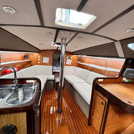 بوتيل Farfalla Vintage Sailboat أوباتيا