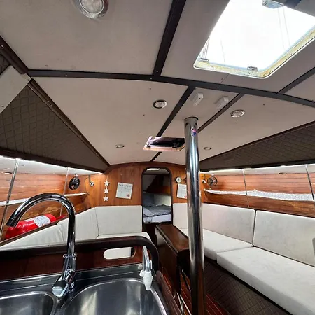 보트호텔 Farfalla Vintage Sailboat 오파티아