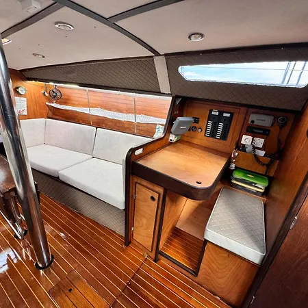 Farfalla Vintage Sailboat 船屋 奥帕提亚